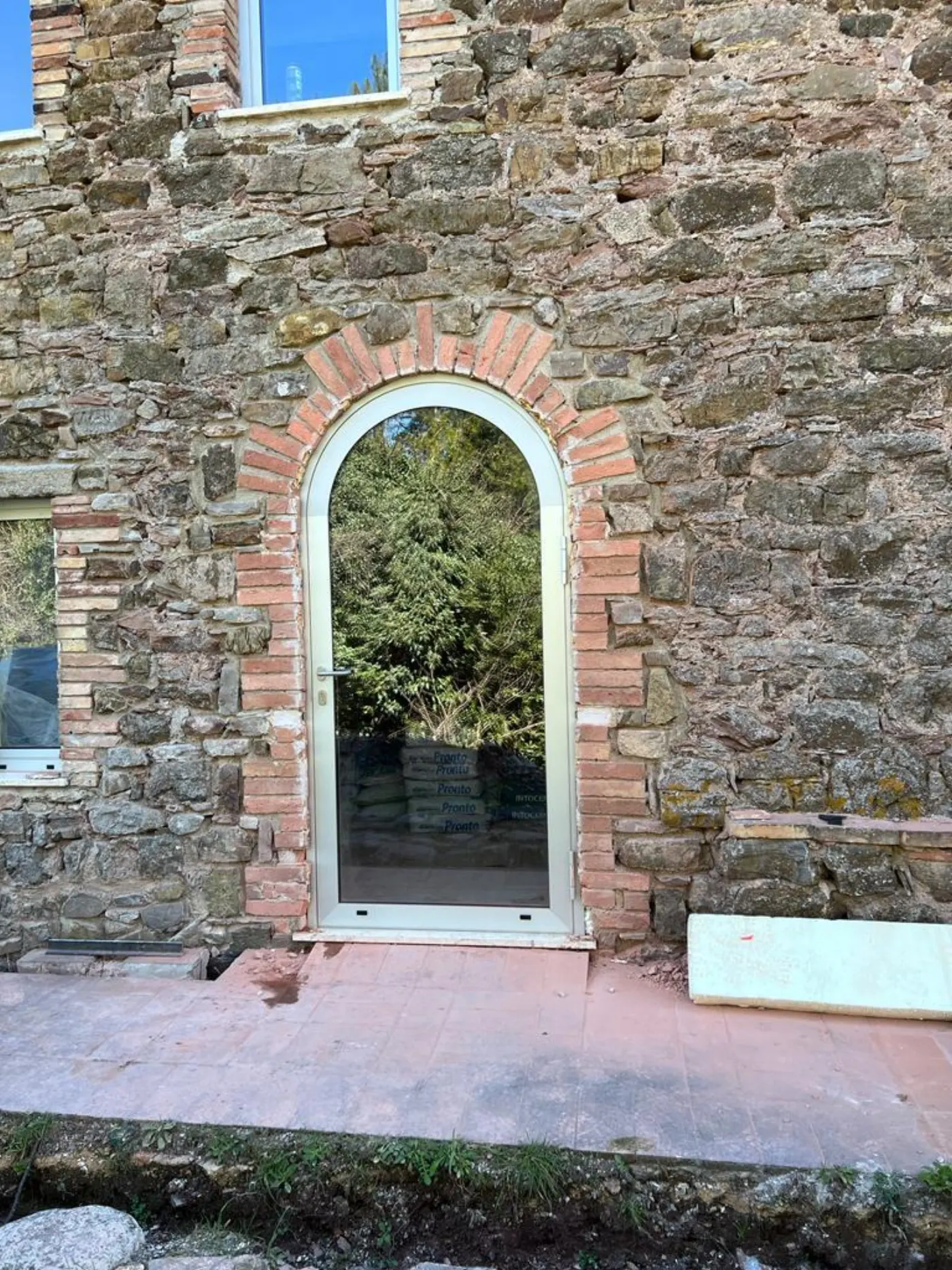 ADG Serviss — logi un durvis